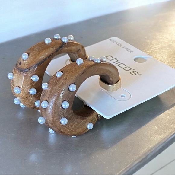 NWT Chico’s Wood & Faux Pearl Earrings - Picture 5 of 8